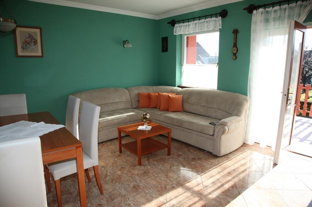 Edina Apartman Apartamento Zalakaros Quarto foto