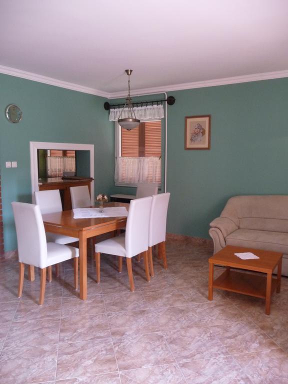 Edina Apartman Apartamento Zalakaros Quarto foto