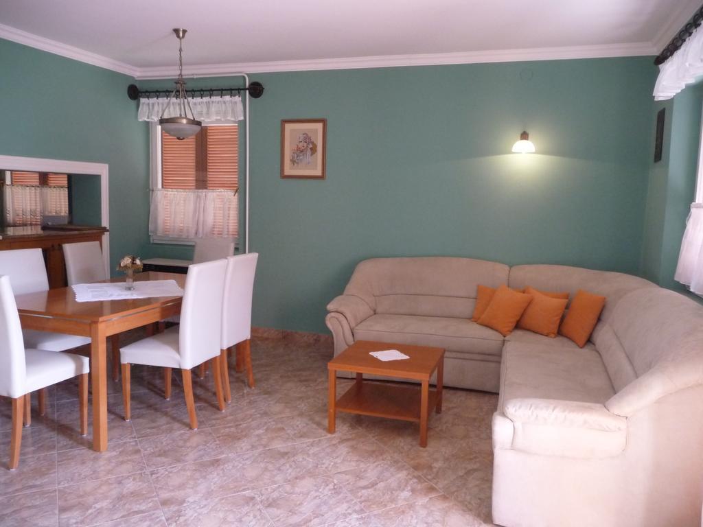 Edina Apartman Apartamento Zalakaros Quarto foto